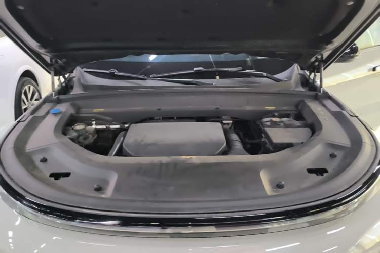 Used Li Auto L8 2023 Pro Model Engine Bay