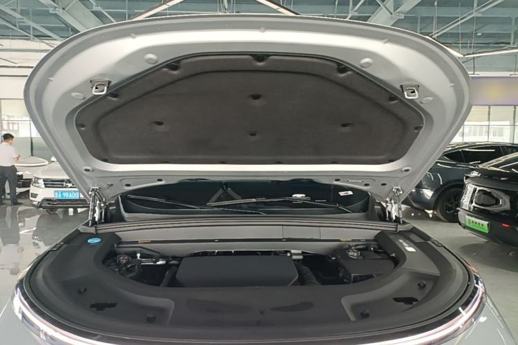 Used Li Auto L8 2023 Pro Model Engine Bay