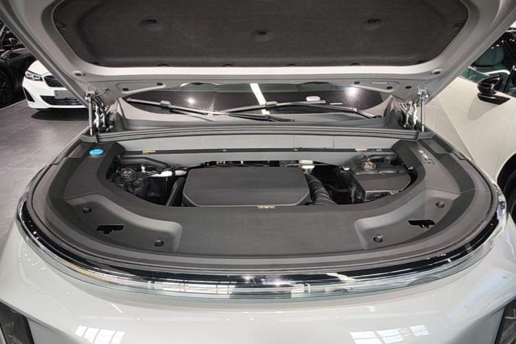 Used Li Auto L8 2023 Pro Model Engine Bay