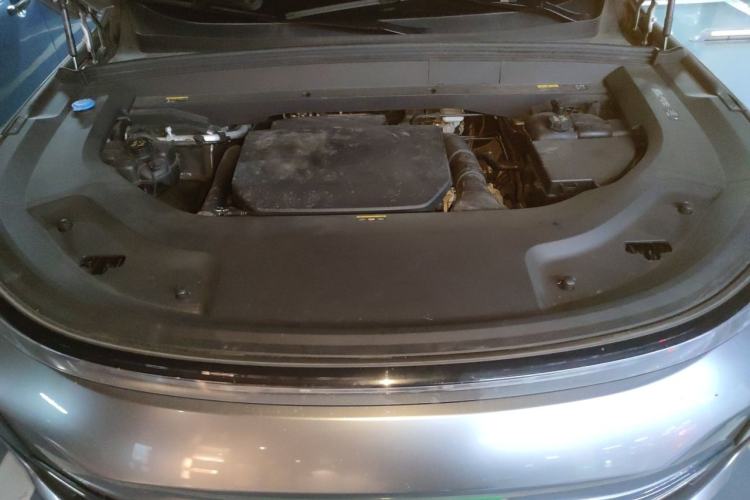Used Li Auto L8 2023 Pro Model Engine Bay