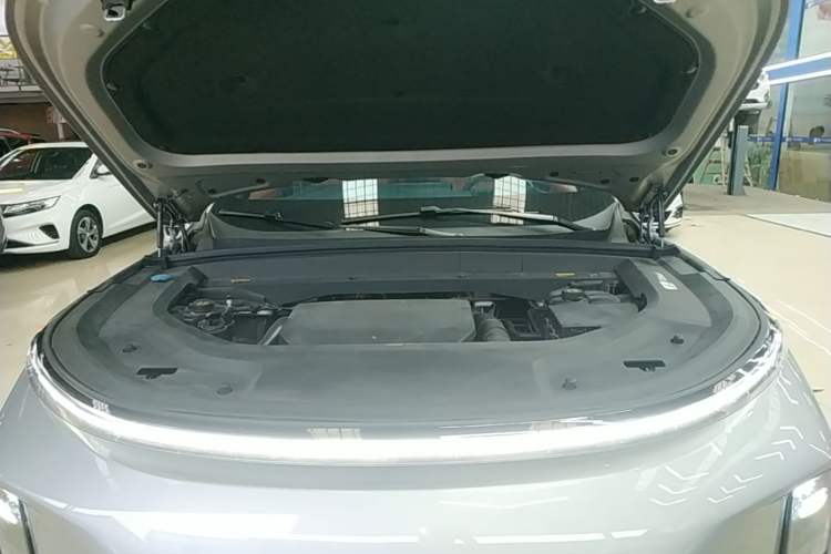 Used Li Auto L8 2023 Pro Model Engine Bay
