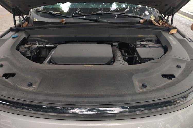 Used Li Auto L8 2023 Pro Model Engine Bay