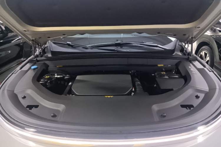 Used Li Auto L8 2023 Air model Engine Bay