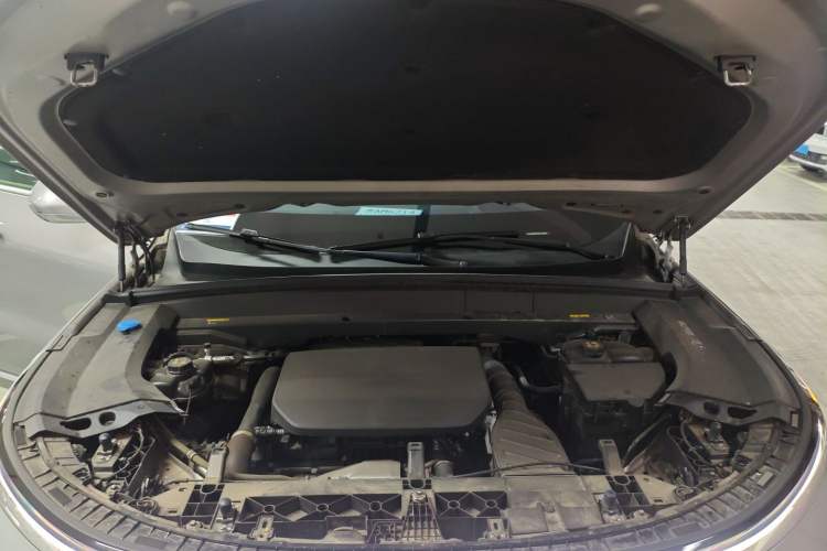 Used Li Auto L8 2023 Pro Model Engine Bay