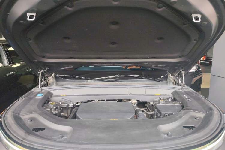 Used Li Auto L8 2023 Pro Model Engine Bay