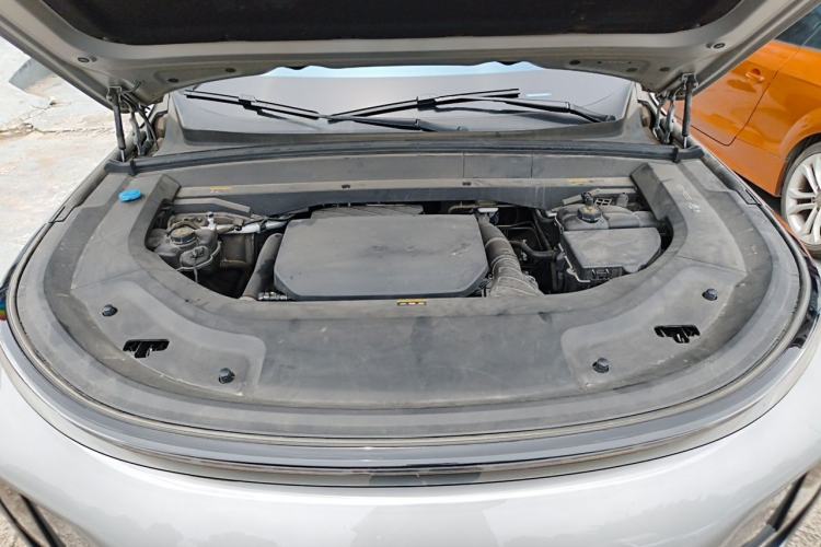 Used Li Auto L8 2023 Pro Model Engine Bay