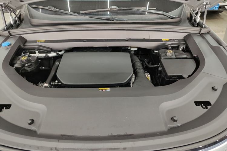 Used Li Auto L8 2023 Pro Model Engine Bay