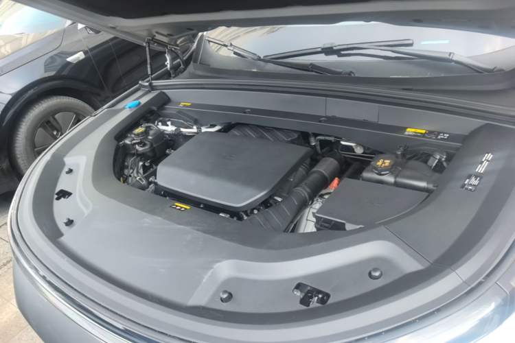 Used Li Auto L8 2023 Pro Model Engine Bay