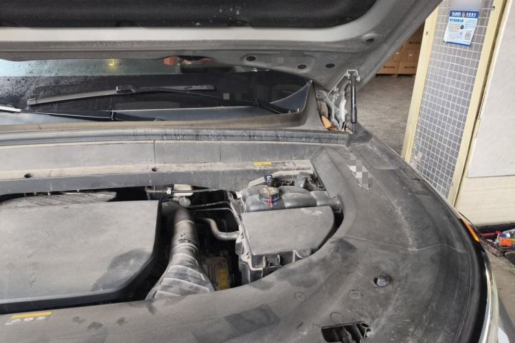 Used Li Auto L8 2023 Pro Model Engine Bay Left
