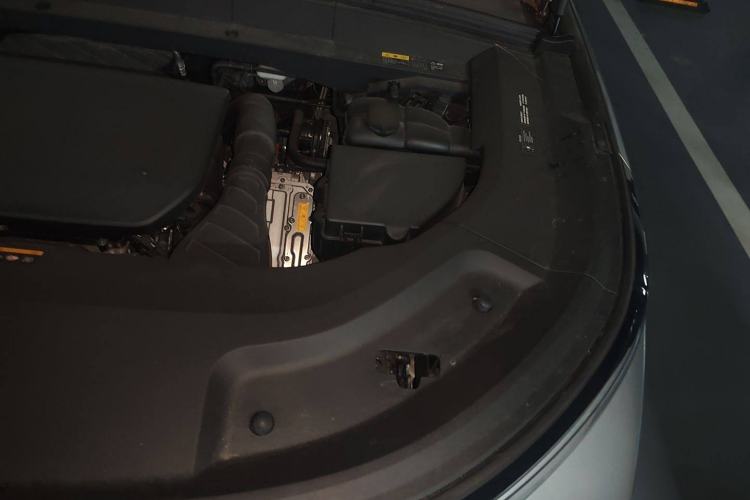 Used Li Auto L8 2023 Pro Model Engine Bay Left