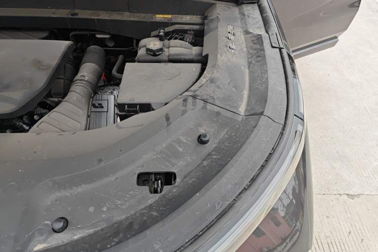 Used Li Auto L8 2023 Pro Model Engine Bay Left