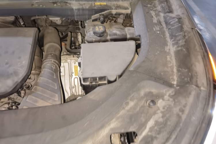 Used Li Auto L8 2023 Pro Model Engine Bay Left