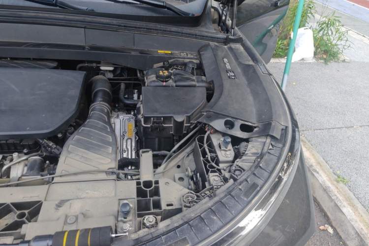 Used Li Auto L8 2023 Pro Model Engine Bay Left