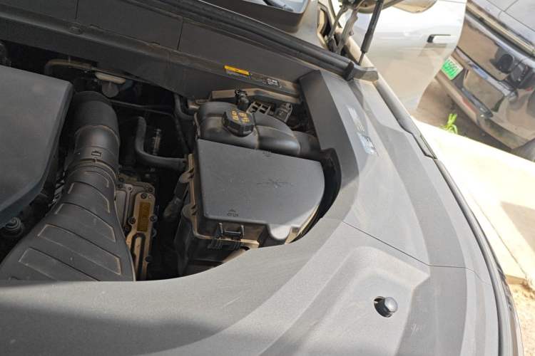 Used Li Auto L8 2023 Pro Model Engine Bay Left