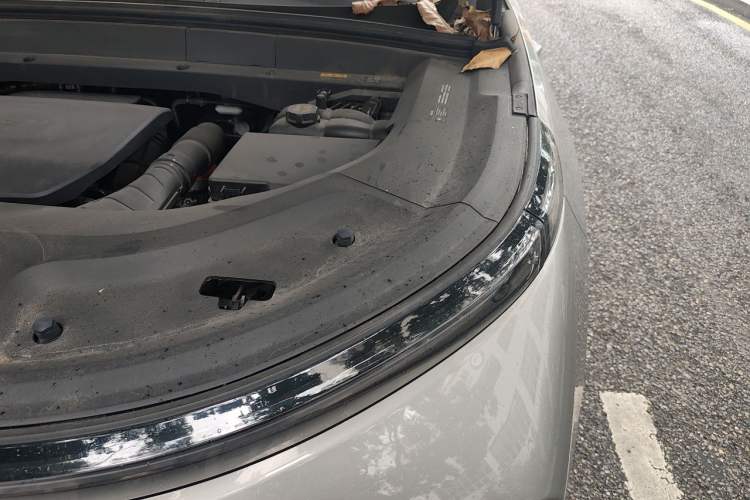 Used Li Auto L8 2023 Pro Model Engine Bay Left