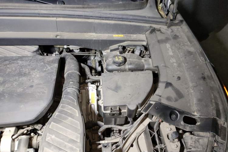 Used Li Auto L8 2023 Pro Model Engine Bay Left