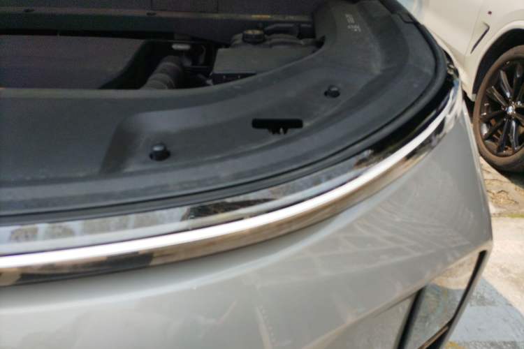 Used Li Auto L8 2023 Pro Model Engine Bay Left