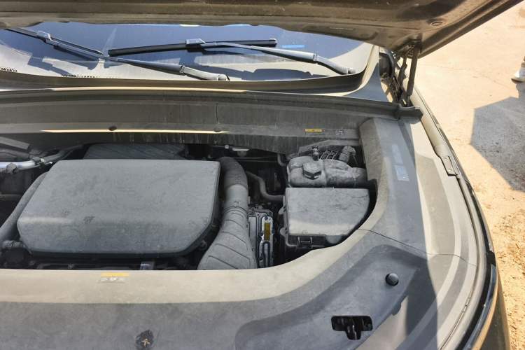Used Li Auto L8 2023 Pro Model Engine Bay Left