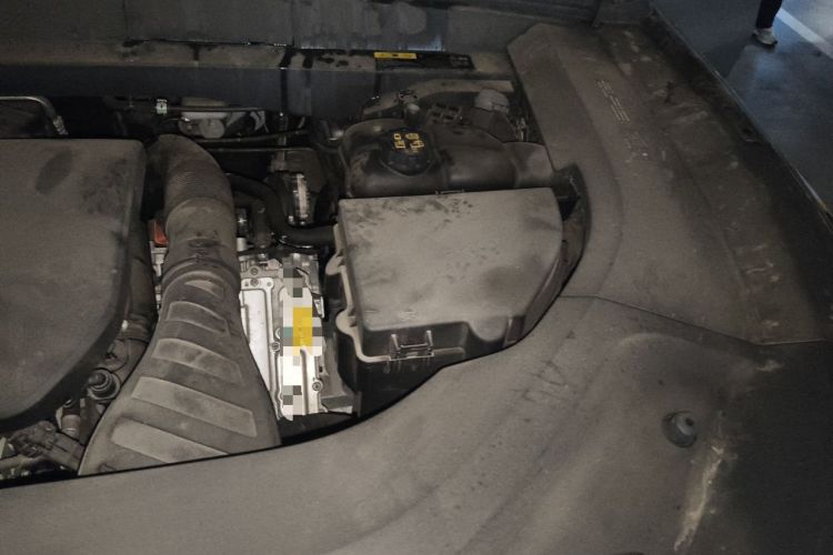 Used Li Auto L8 2023 Pro Model Engine Bay Left