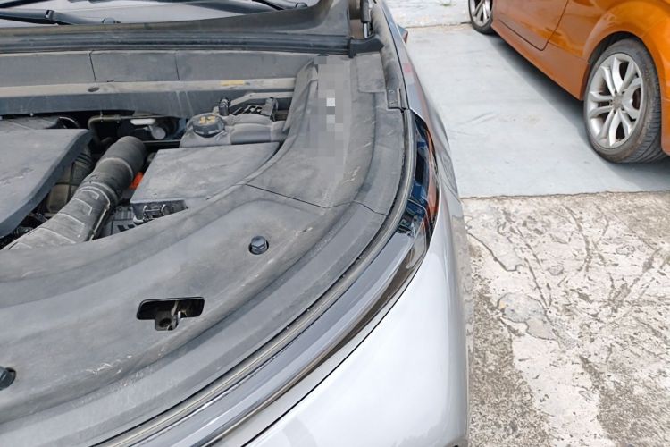 Used Li Auto L8 2023 Pro Model Engine Bay Left
