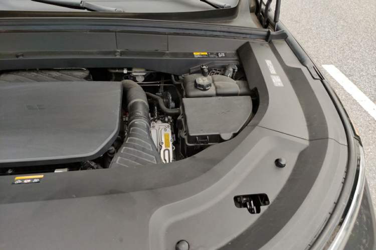 Used Li Auto L8 2023 Pro Model Engine Bay Left