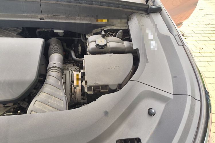 Used Li Auto L8 2023 Pro Model Engine Bay Left