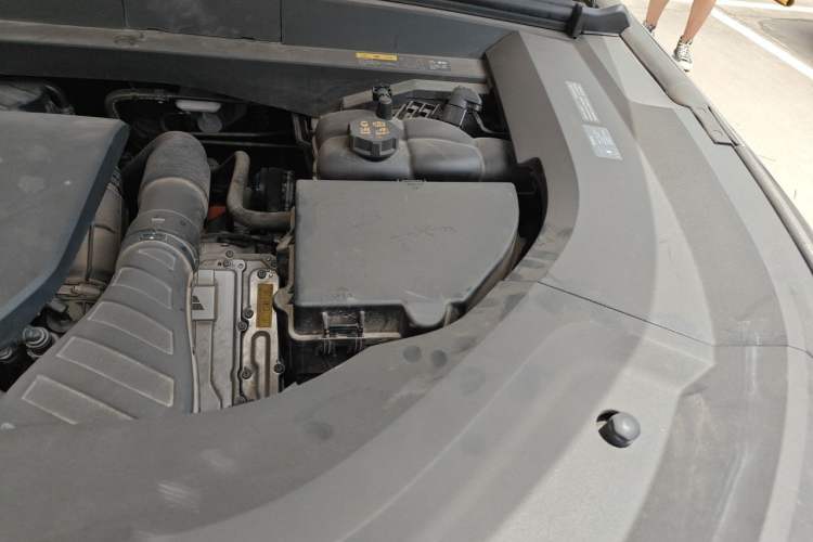 Used Li Auto L8 2023 Pro Model Engine Bay Left