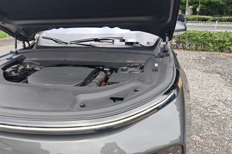 Used Li Auto L8 2023 Pro Model Engine Bay Left