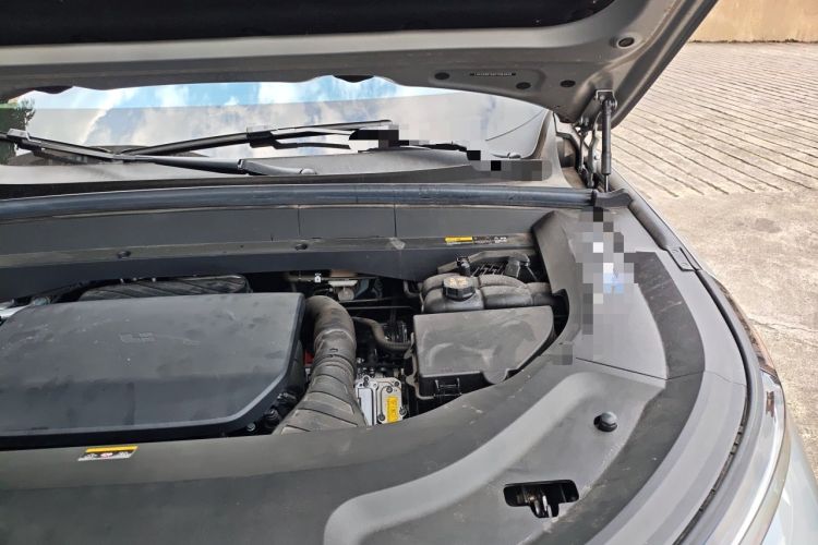 Used Li Auto L8 2023 Pro Model Engine Bay Left
