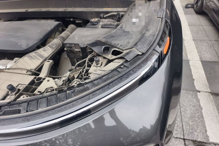 Used Li Auto L8 2023 Pro Model Engine Bay Left
