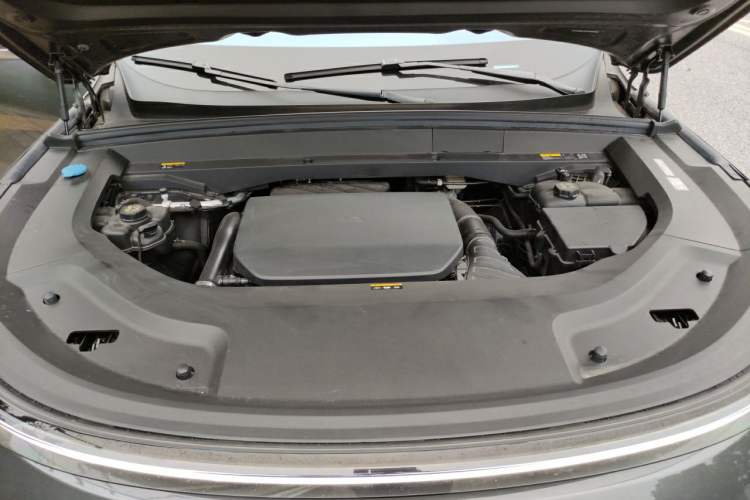 Used Li Auto L8 2023 Pro Model Engine Bay