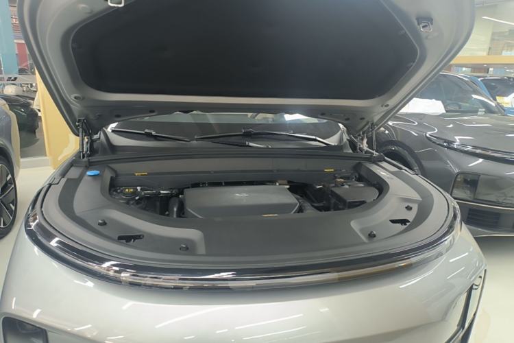 Used Li Auto L8 2023 Pro Model Engine Bay