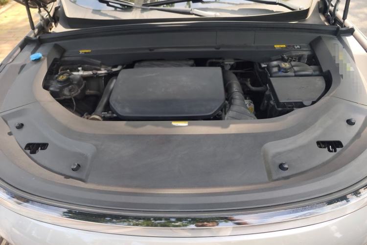 Used Li Auto L8 2023 Pro Model Engine Bay