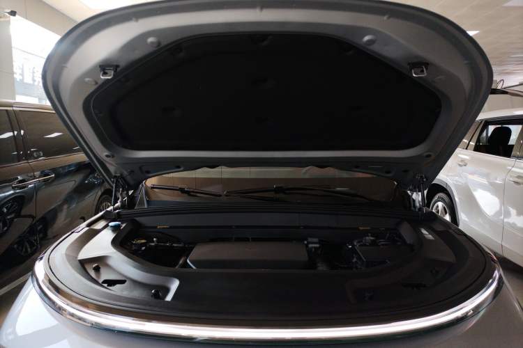 Used Li Auto L8 2023 Pro Model Engine Bay