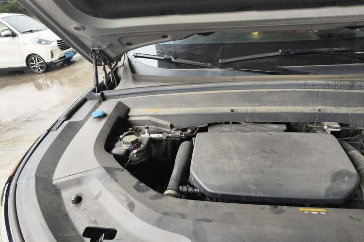 Used Li Auto L8 2023 Pro Model Engine Bay Right
