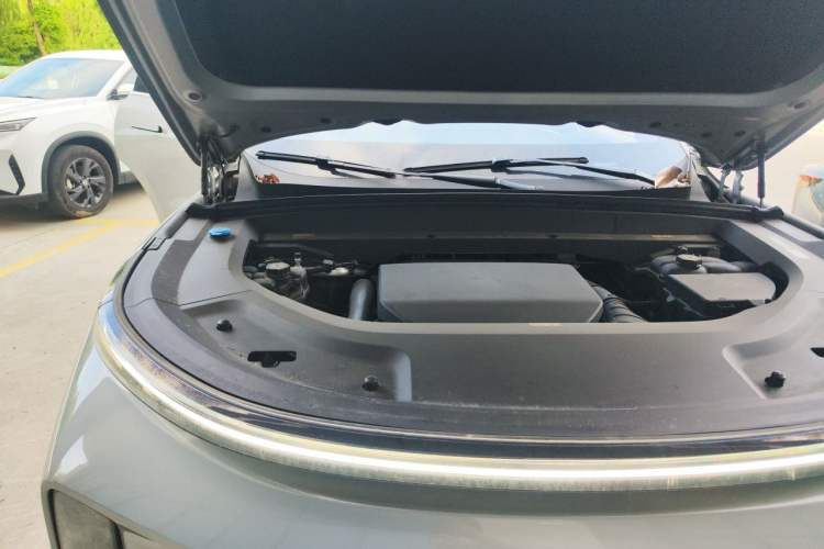 Used Li Auto L8 2023 Pro Model Engine Bay Right