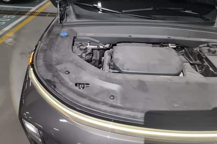 Used Li Auto L8 2023 Pro Model Engine Bay Right