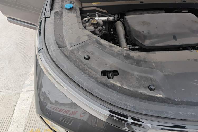Used Li Auto L8 2023 Pro Model Engine Bay Right