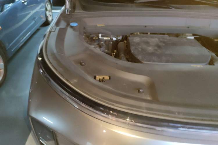 Used Li Auto L8 2023 Pro Model Engine Bay Right
