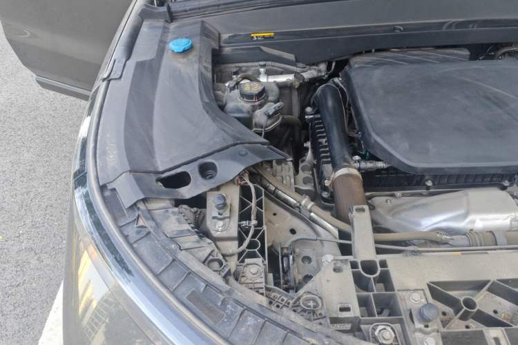 Used Li Auto L8 2023 Pro Model Engine Bay Right