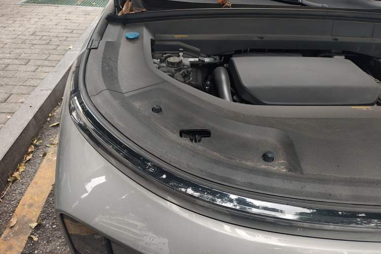 Used Li Auto L8 2023 Pro Model Engine Bay Right