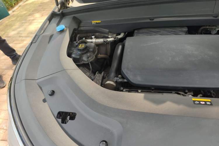 Used Li Auto L8 2023 Pro Model Engine Bay Right