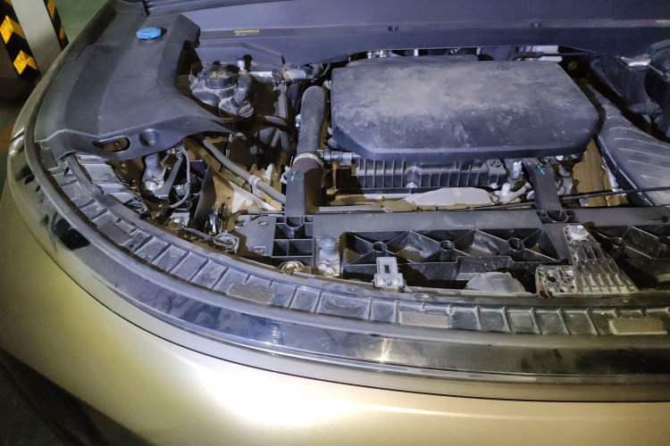 Used Li Auto L8 2023 Pro Model Engine Bay Right