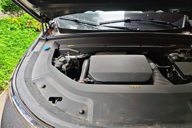 Used Li Auto L8 2023 Pro Model Engine Bay Right