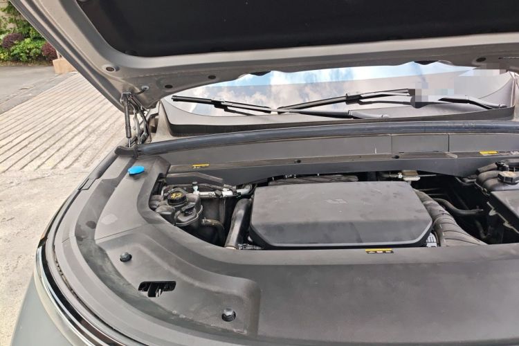 Used Li Auto L8 2023 Pro Model Engine Bay Right