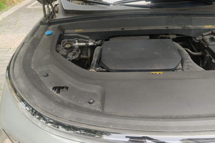 Used Li Auto L8 2023 Pro Model Engine Bay Right