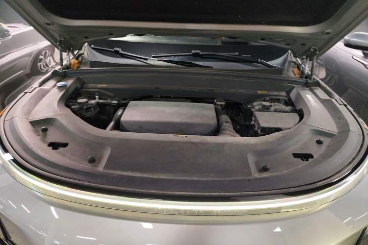 Used Li Auto L8 2023 Pro Model Engine Bay