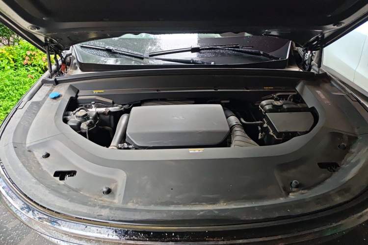 Used Li Auto L8 2023 Pro Model Engine Bay