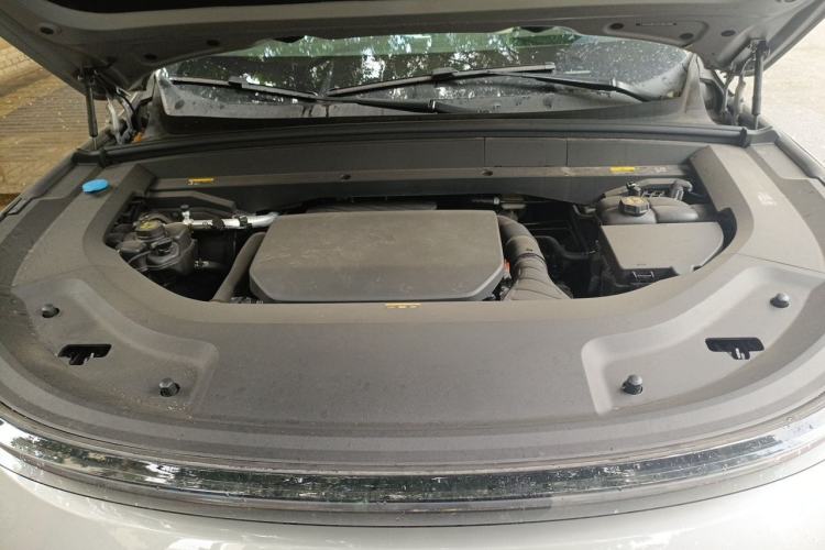 Used Li Auto L8 2023 Pro Model Engine Bay
