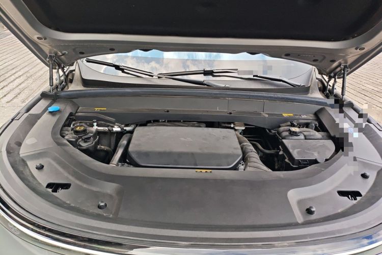 Used Li Auto L8 2023 Pro Model Engine Bay